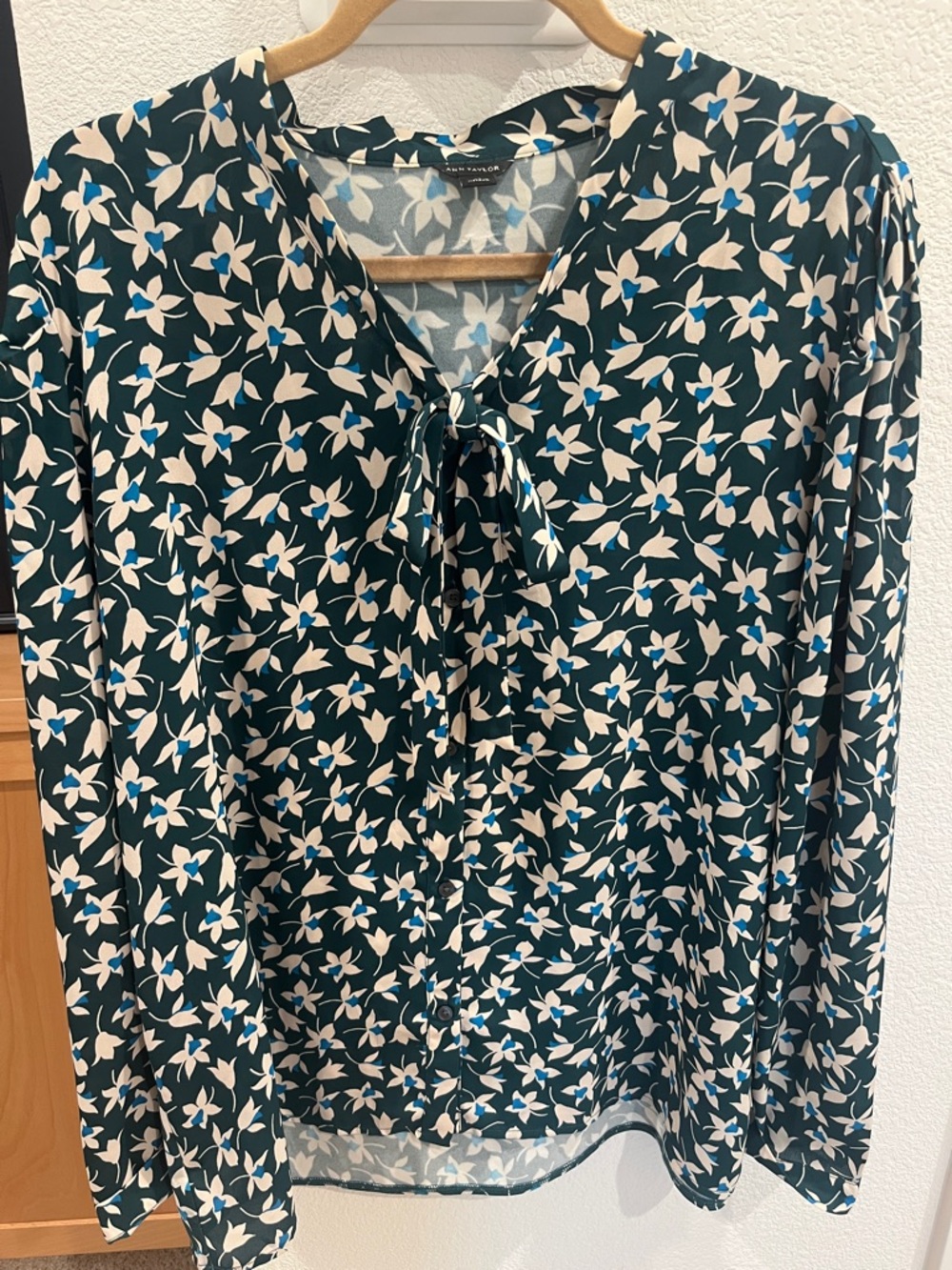 Ann Taylor Tie-Neck Floral Blouse - Dark Green/White/Blue XL